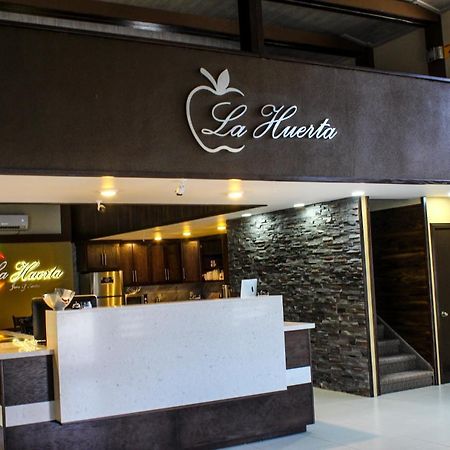 La Huerta Inn & Suites Cuauhtémoc エクステリア 写真