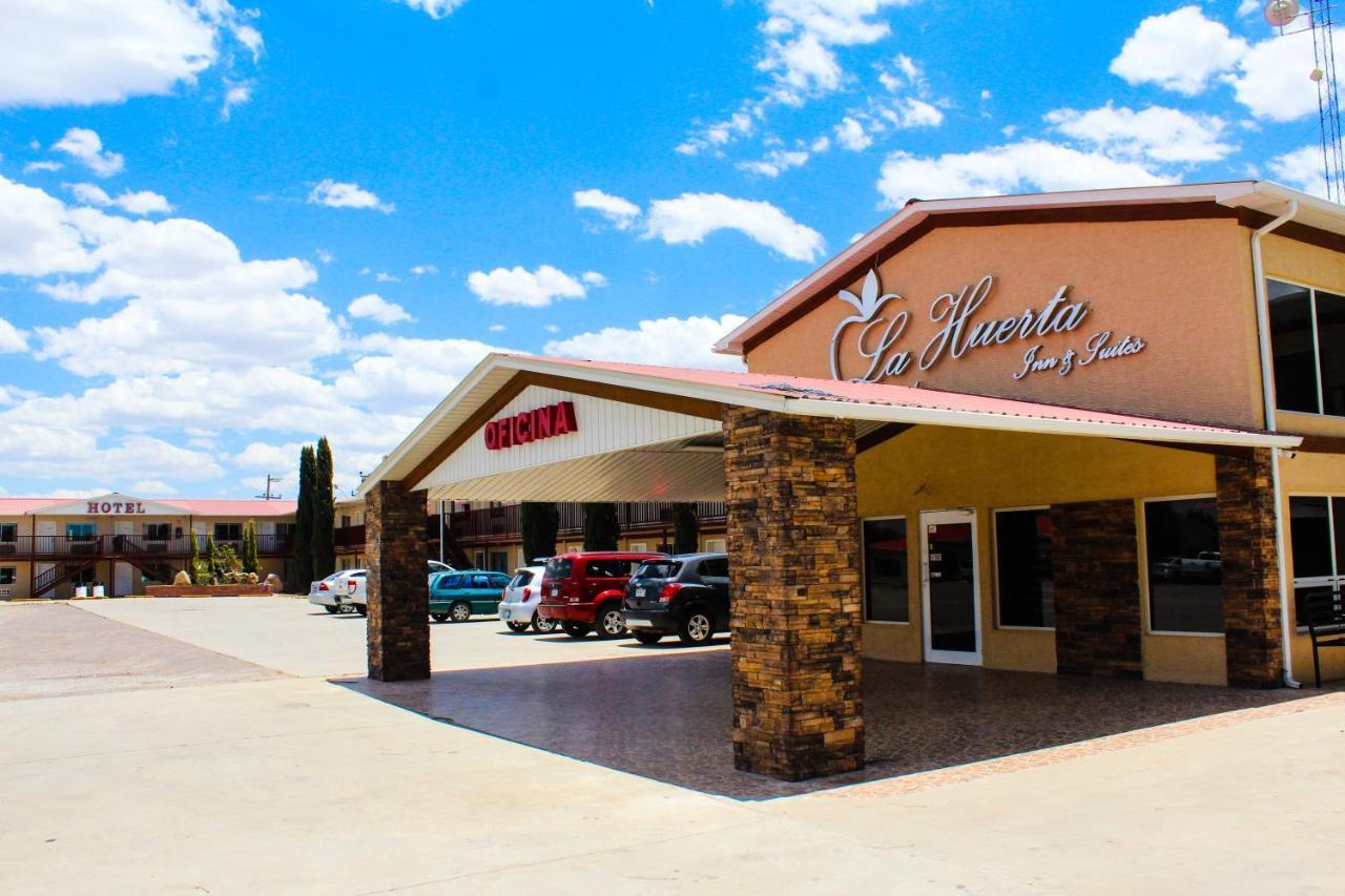 La Huerta Inn & Suites Cuauhtémoc エクステリア 写真