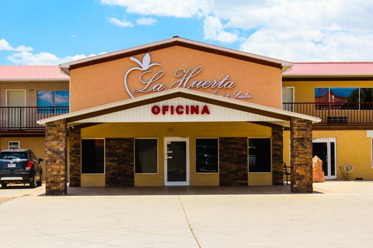 La Huerta Inn & Suites Cuauhtémoc エクステリア 写真